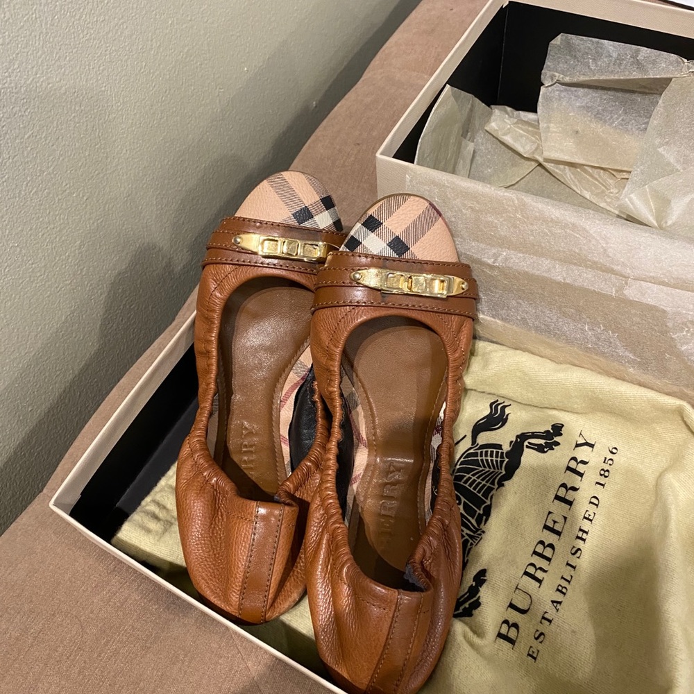 Burberry flats